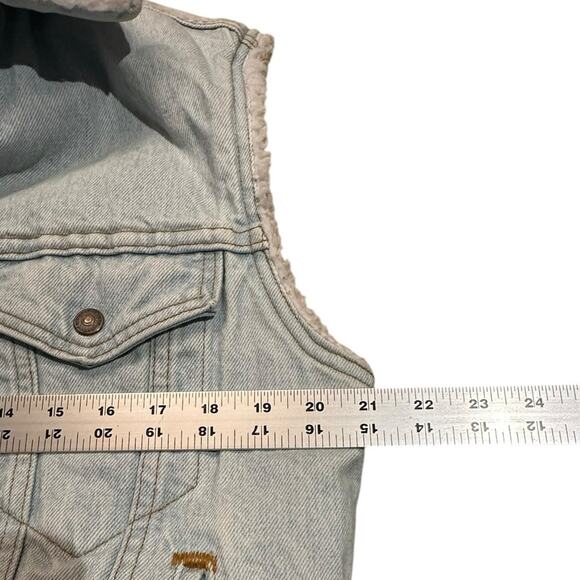 Vintage Levi’s Men’s Medium Sherpa Lined Lightwash  Denim Vest Made in USA - Picture 6 of 6